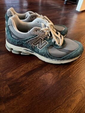 New Balance womens Gray and teal Suede-Trim Sneakers sz 8